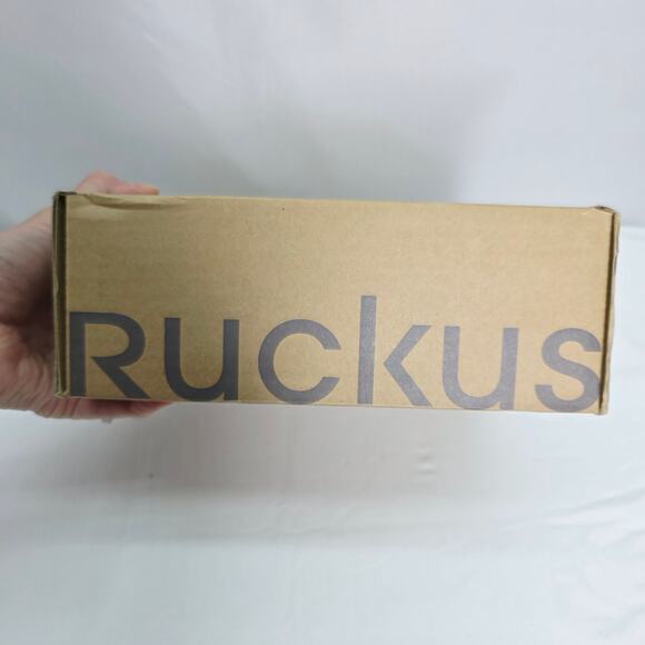 Ruckus ZoneFlex R700 Dual Band Wireless Access Point AMZ-R700-US20 - Picture 10 of 12